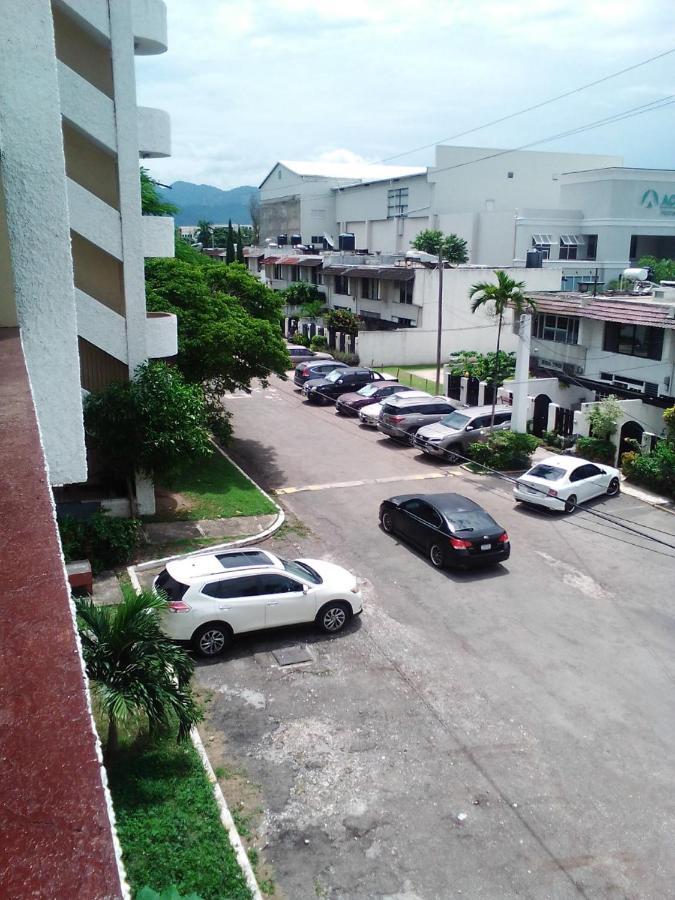 Ferienwohnung Nice Oakwood Constant Spring Rd Apt Kingston Exterior foto