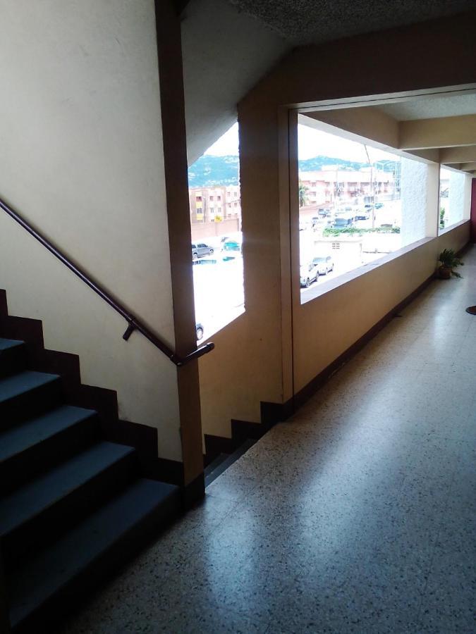 Ferienwohnung Nice Oakwood Constant Spring Rd Apt Kingston Exterior foto