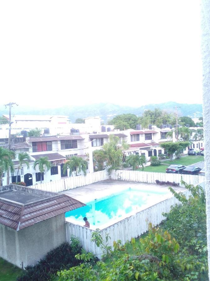 Ferienwohnung Nice Oakwood Constant Spring Rd Apt Kingston Exterior foto