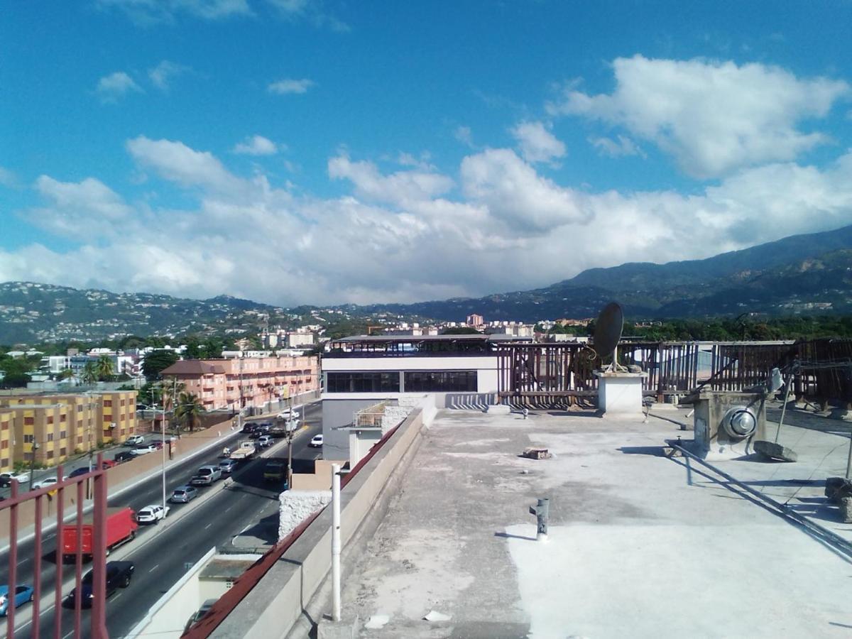 Ferienwohnung Nice Oakwood Constant Spring Rd Apt Kingston Exterior foto