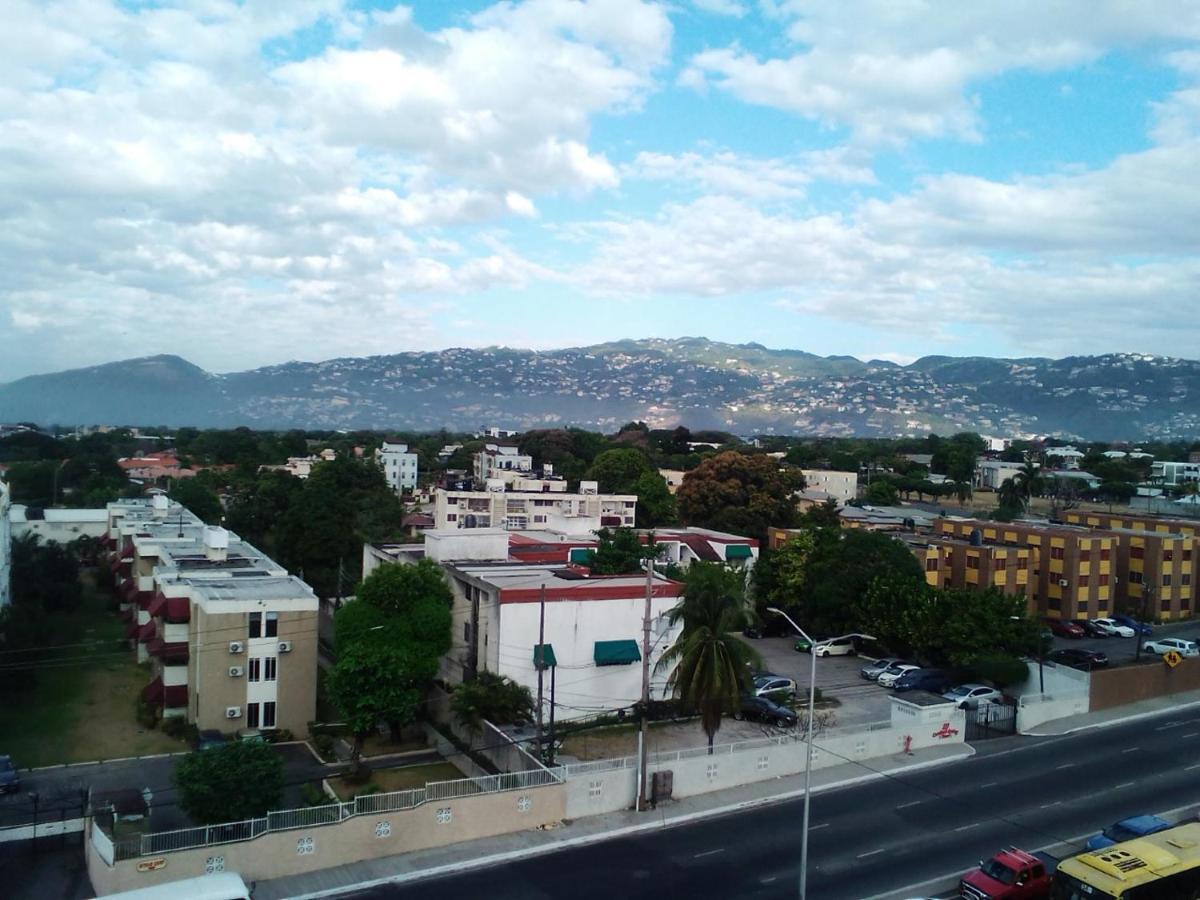 Ferienwohnung Nice Oakwood Constant Spring Rd Apt Kingston Exterior foto