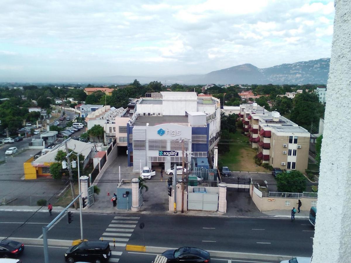 Ferienwohnung Nice Oakwood Constant Spring Rd Apt Kingston Exterior foto